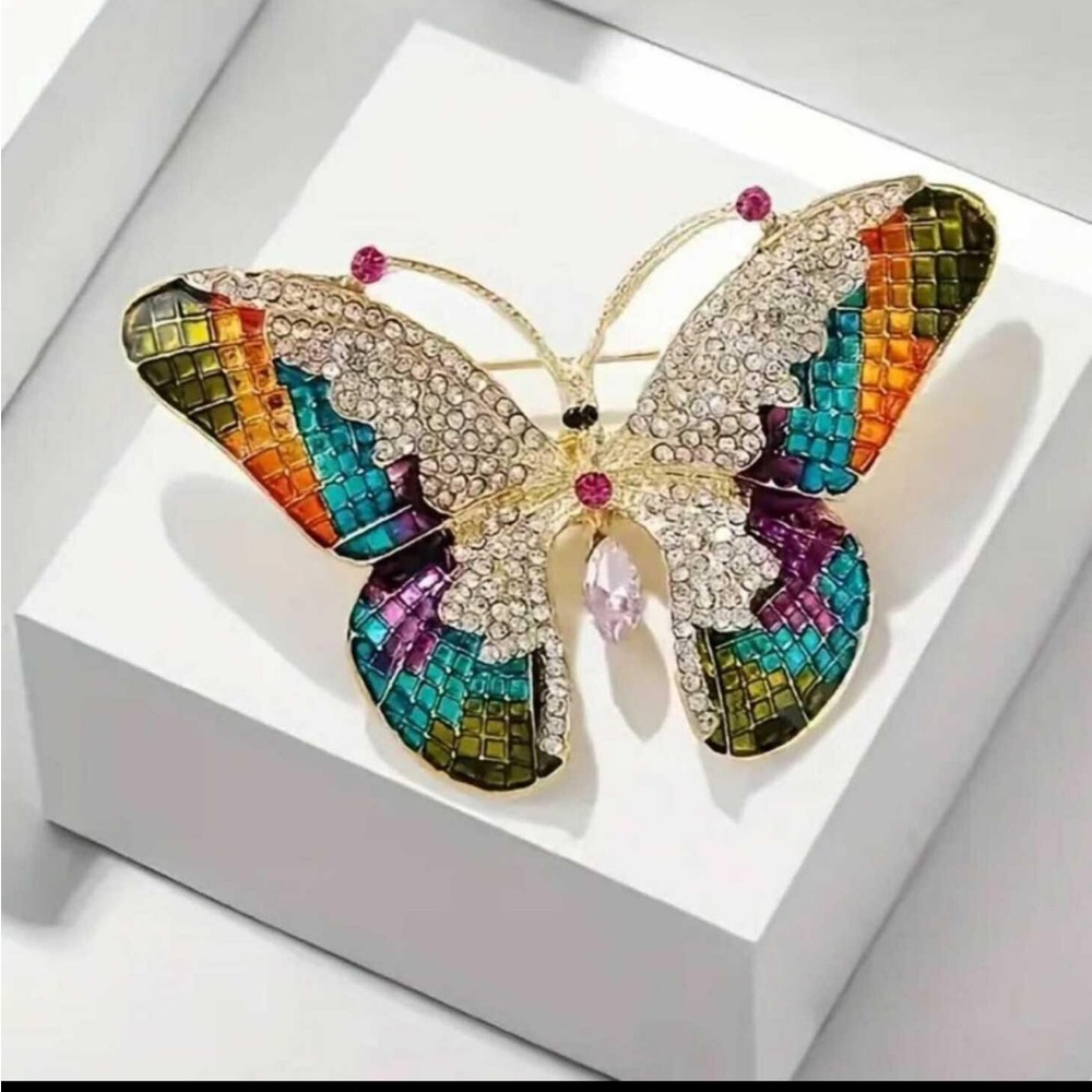 NWT Butterfly Brooch -‎ Sparkling Rhinestones Pin Colorful